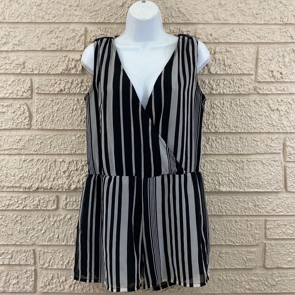 🌹What’s Hot Surplice Neckline Romper